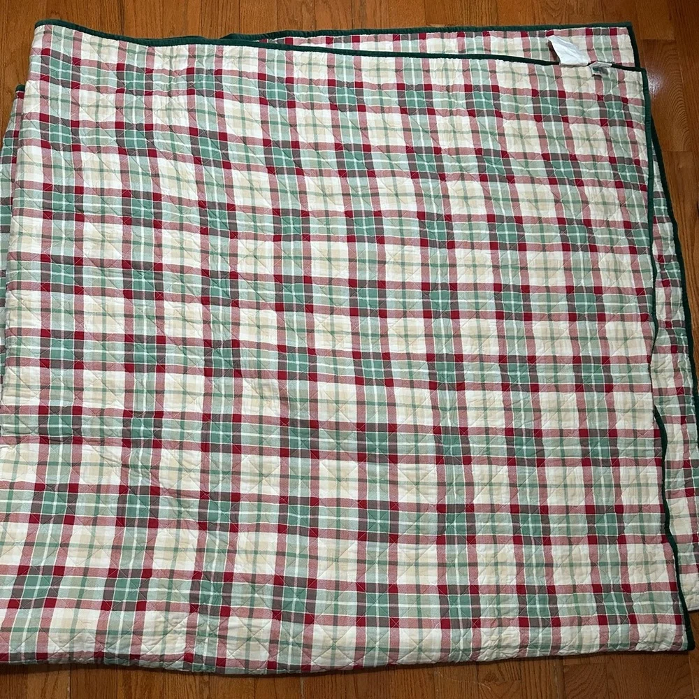 St. Nicholas Square 3 Piece Winter Patchwork King Quilt Set